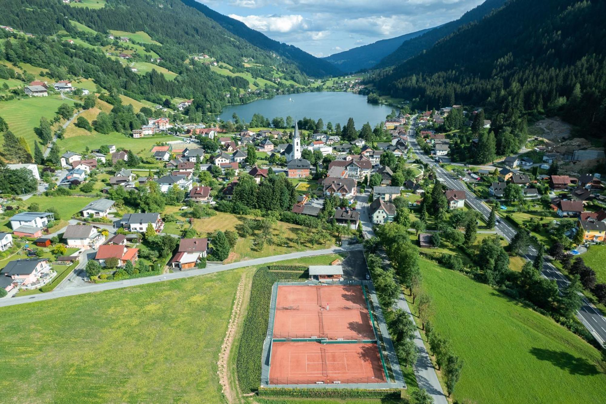 Hotel Alte Post Feld am See Exterior photo